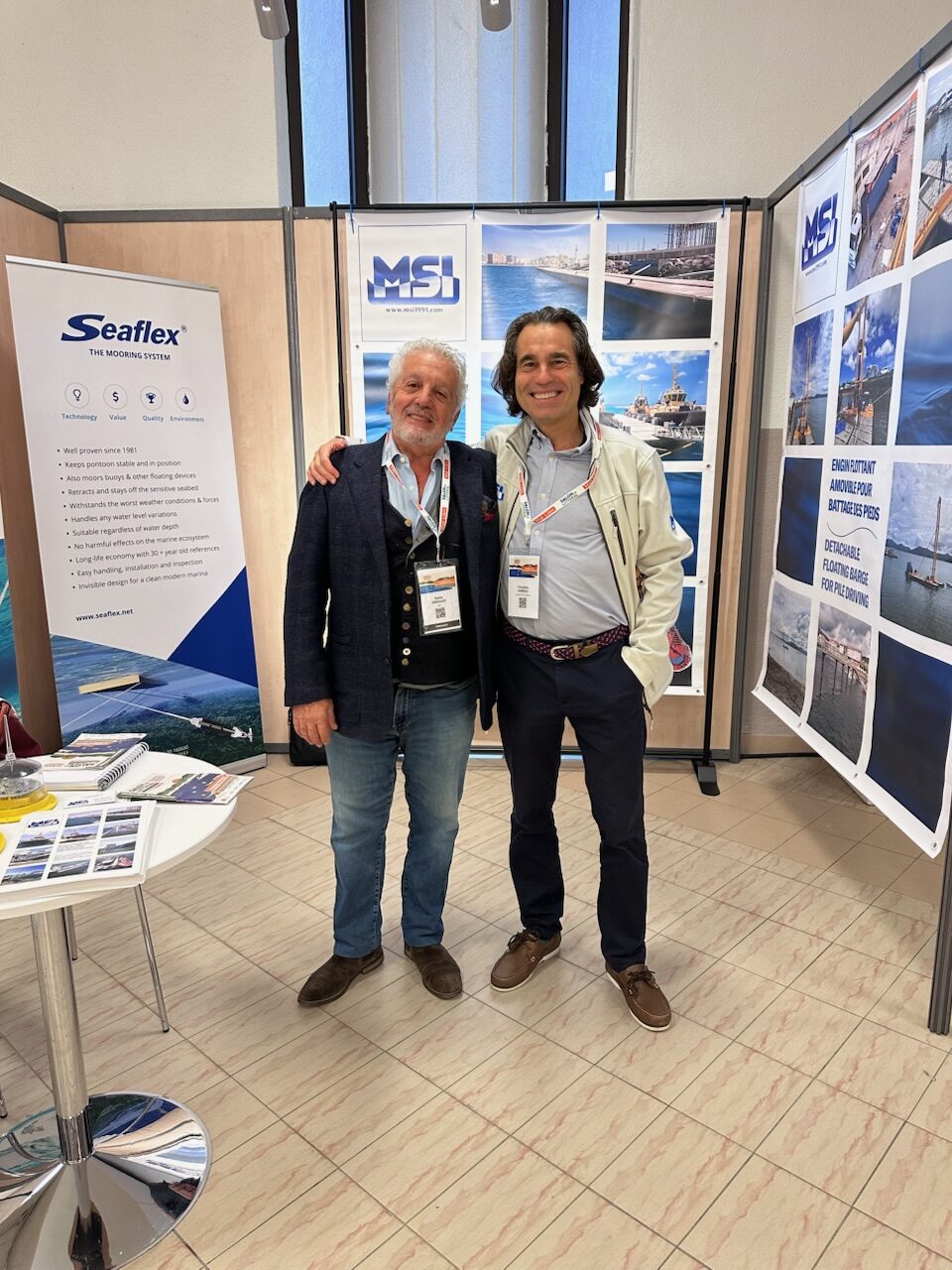 Desenvolvemos, fabricamos e fornecemos soluções flutuantes adaptadas a cada local, oferecendo assistência técnica para garantir a correta configuração, instalação e colocação em funcionamento.